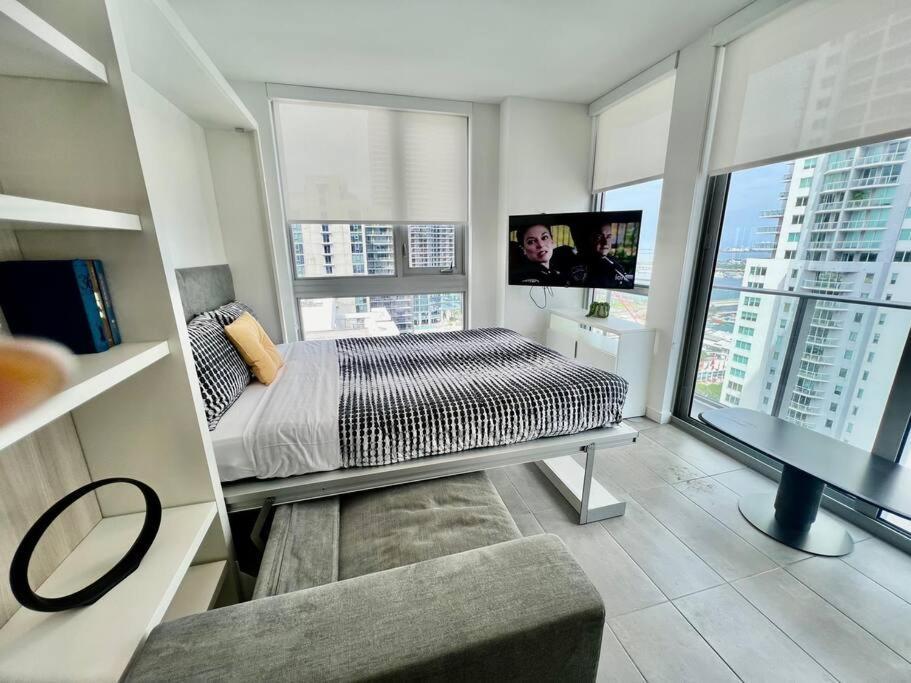 Spacious Studio In The Heart Of Downtown Miamiアパートメント エクステリア 写真